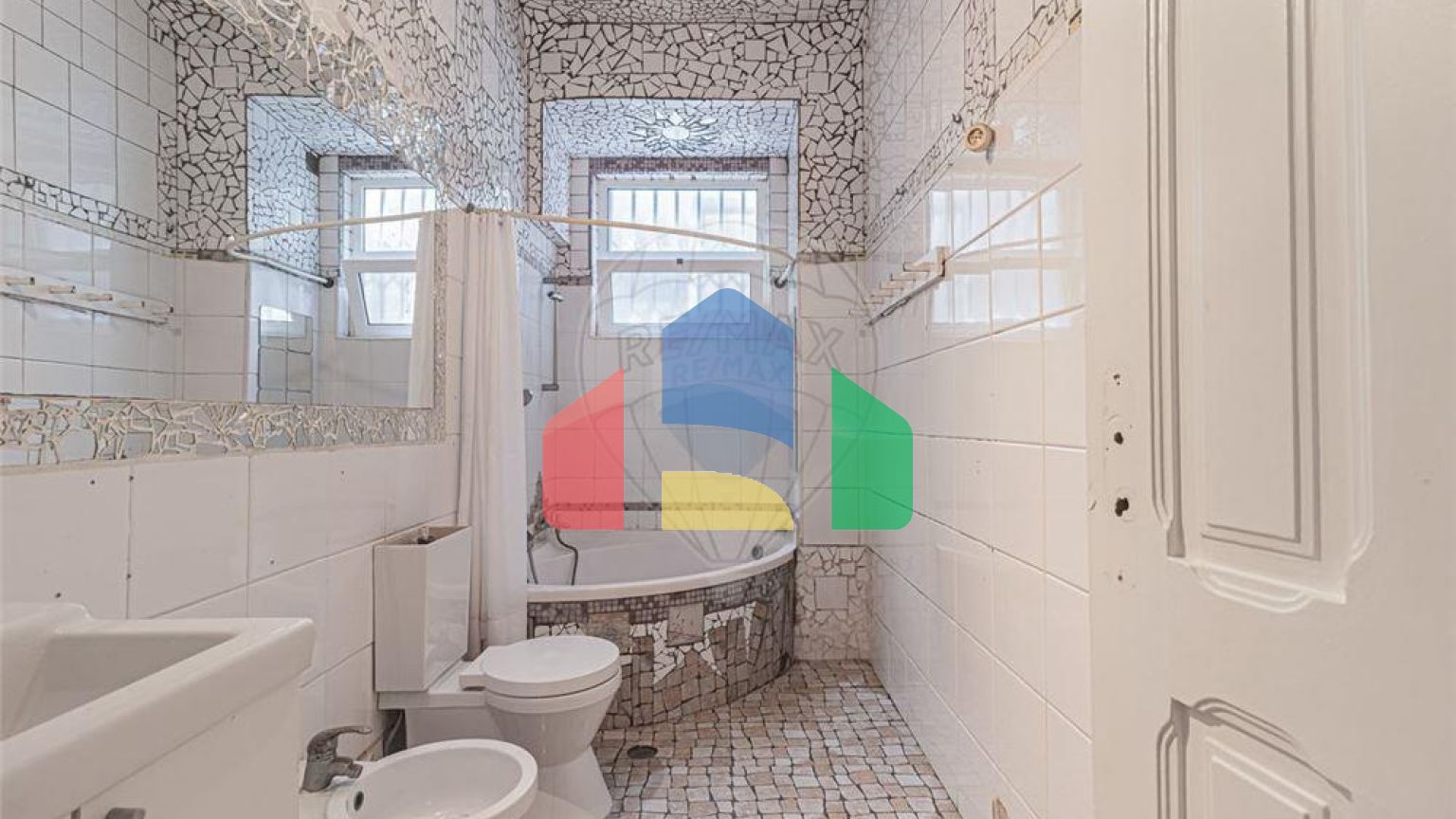 Residential - Condo/Apartment - T4 - Arroios, Lisbon - PT