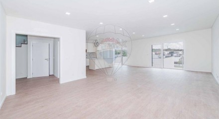 Residential - Single Family Home - T3 - Queluz e Belas, Sintra - PT