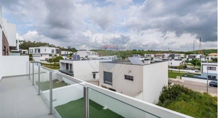Residential - Single Family Home - T3 - Queluz e Belas, Sintra - PT