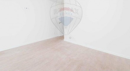 Residential - Single Family Home - T3 - Queluz e Belas, Sintra - PT