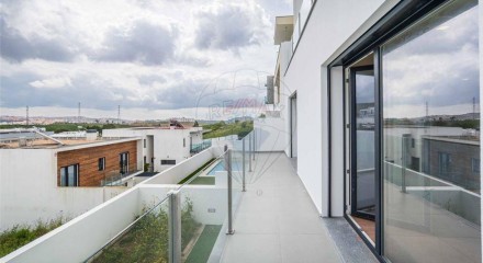 Residential - Single Family Home - T3 - Queluz e Belas, Sintra - PT