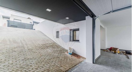 Residential - Single Family Home - T3 - Queluz e Belas, Sintra - PT