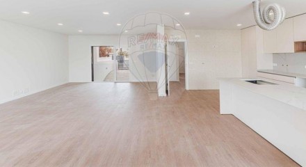 Residential - Single Family Home - T3 - Queluz e Belas, Sintra - PT