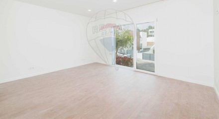 Residential - Single Family Home - T3 - Queluz e Belas, Sintra - PT