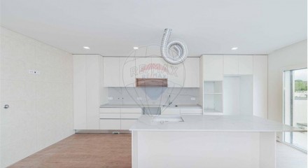 Residential - Single Family Home - T3 - Queluz e Belas, Sintra - PT