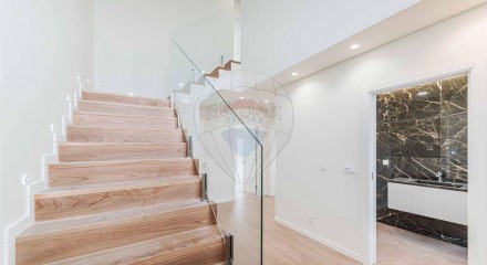 Residential - Single Family Home - T3 - Queluz e Belas, Sintra - PT