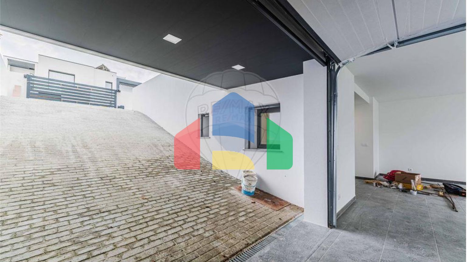 Residential - Single Family Home - T3 - Queluz e Belas, Sintra - PT