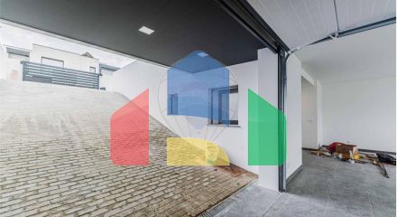 Residential - Single Family Home - T3 - Queluz e Belas, Sintra - PT