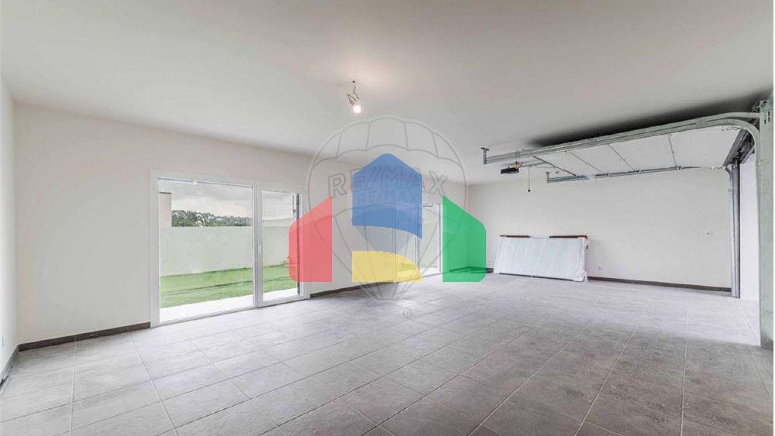 Residential - Single Family Home - T3 - Queluz e Belas, Sintra - PT