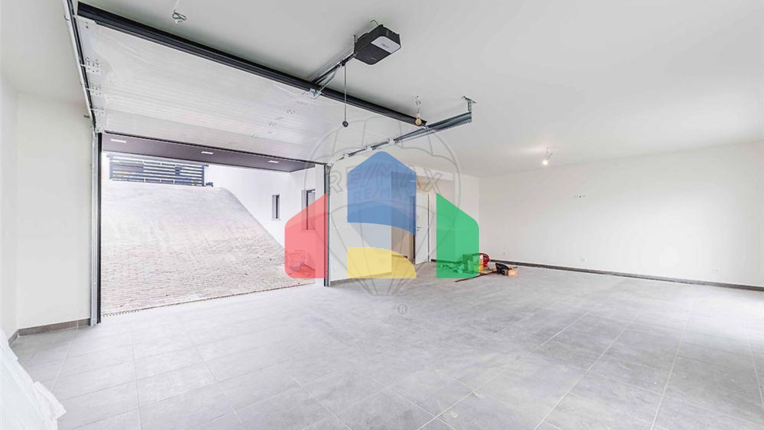 Residential - Single Family Home - T3 - Queluz e Belas, Sintra - PT