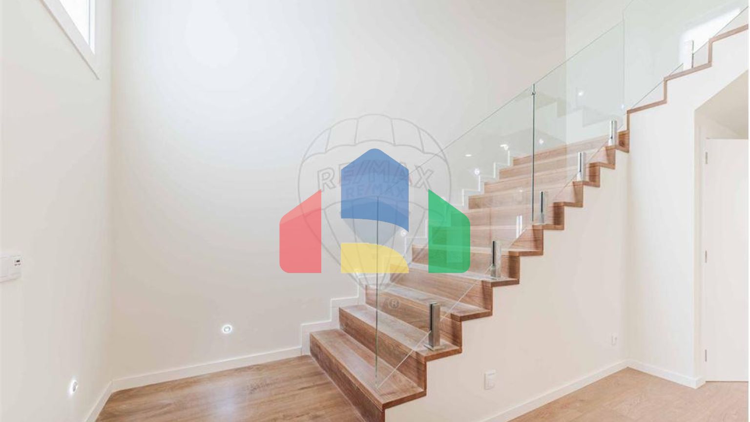 Residential - Single Family Home - T3 - Queluz e Belas, Sintra - PT