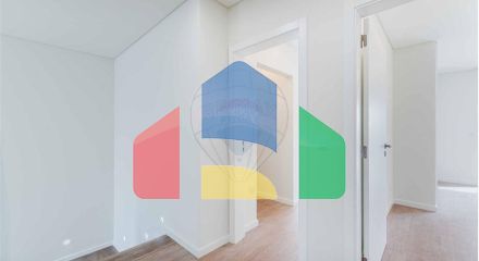 Residential - Single Family Home - T3 - Queluz e Belas, Sintra - PT