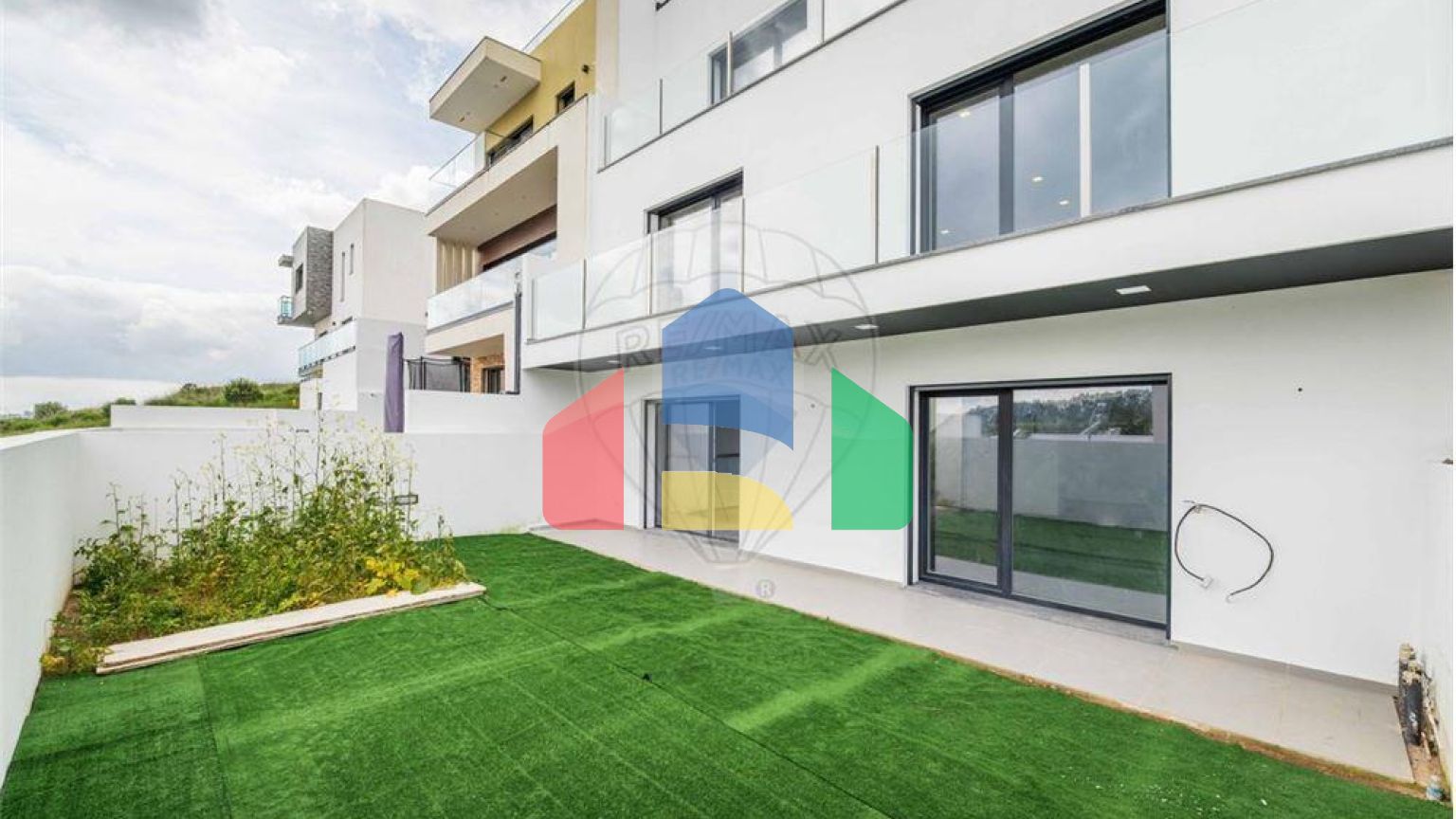 Residential - Single Family Home - T3 - Queluz e Belas, Sintra - PT