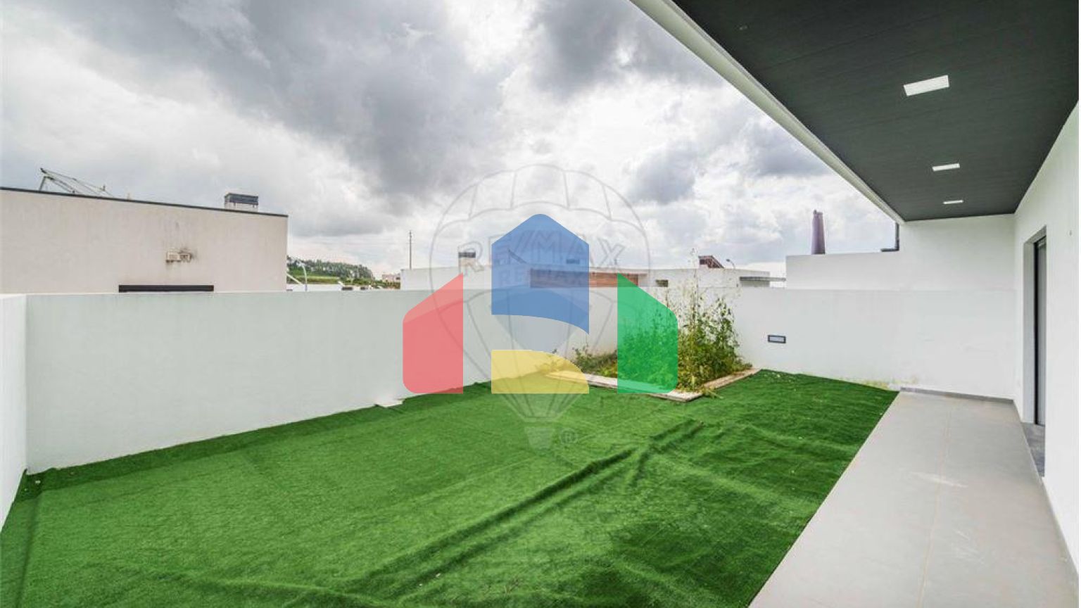 Residential - Single Family Home - T3 - Queluz e Belas, Sintra - PT