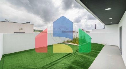 Residential - Single Family Home - T3 - Queluz e Belas, Sintra - PT