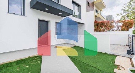 Residential - Single Family Home - T3 - Queluz e Belas, Sintra - PT