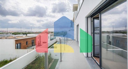 Residential - Single Family Home - T3 - Queluz e Belas, Sintra - PT