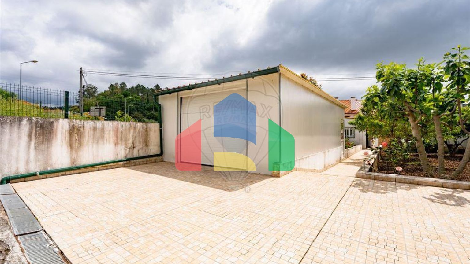 Residential - Single Family Home - T3 - Eiras e São Paulo de Frades, Coimbra - PT