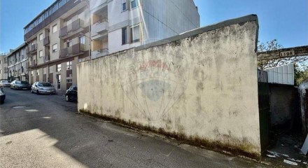 Residential - Single Family Home - T3 - Paranhos, Oporto - PT