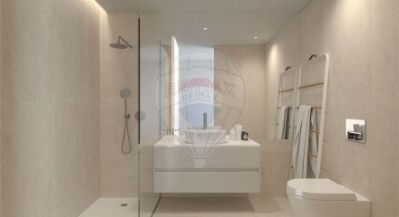 Residential - Condo/Apartment - T2 - Paranhos, Oporto - PT
