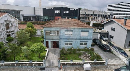 Residential - Single Family Home - T6 - Paranhos, Oporto - PT