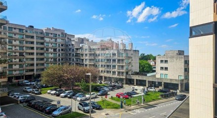 Residential - Condo/Apartment - T2 - Paranhos, Oporto - PT