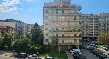 Residential - Condo/Apartment - T2 - Paranhos, Oporto - PT