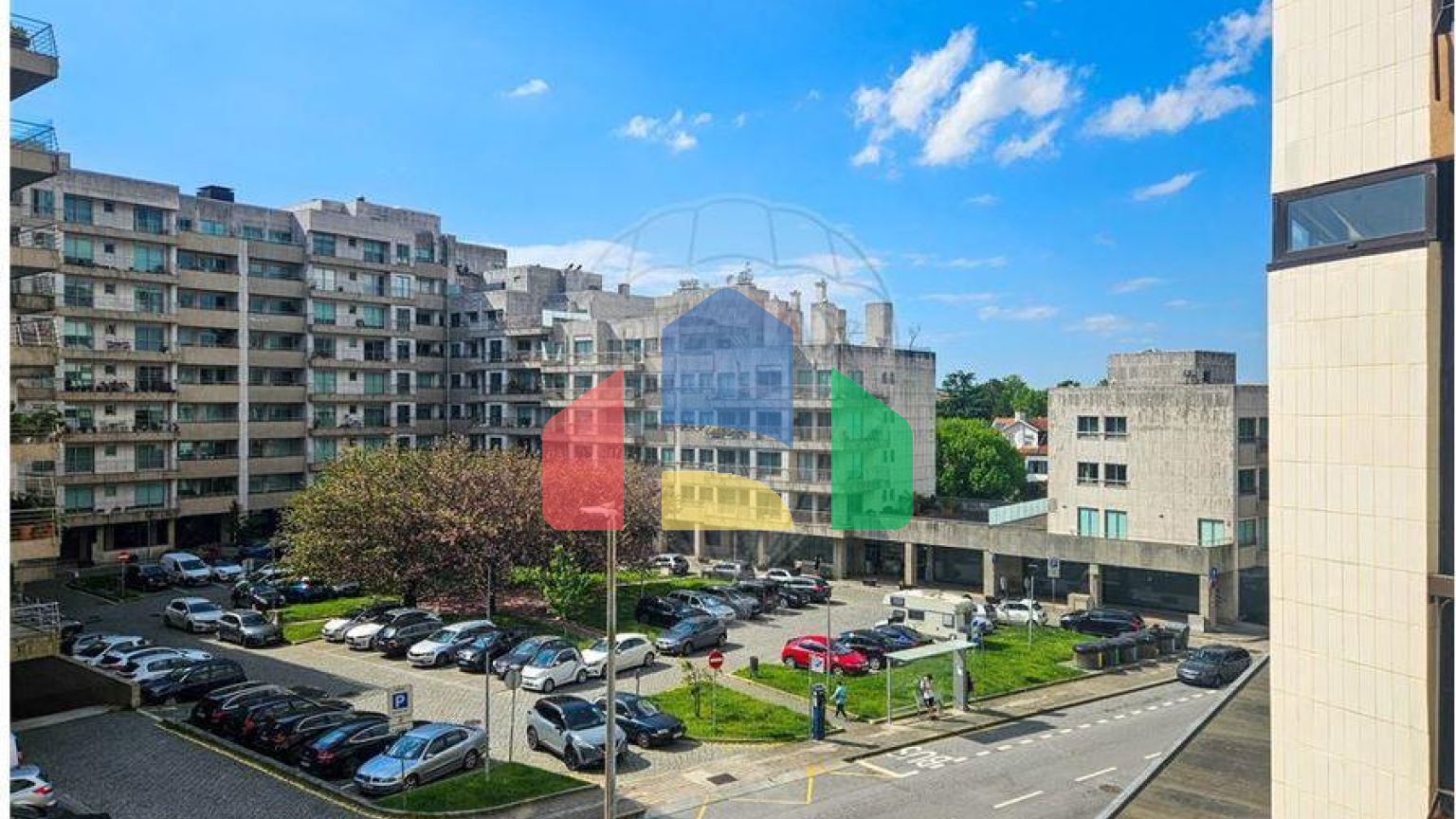 Residential - Condo/Apartment - T2 - Paranhos, Oporto - PT