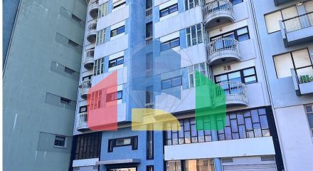 Residential - Condo/Apartment - T3 - Paranhos, Oporto - PT