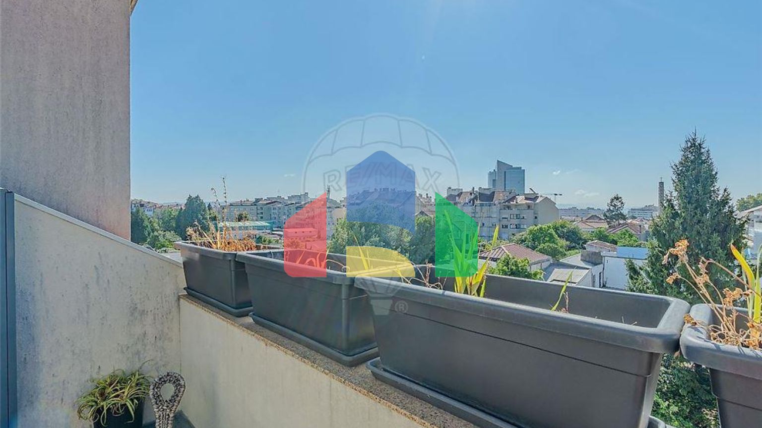 Residential - Condo/Apartment - T4 - Paranhos, Oporto - PT