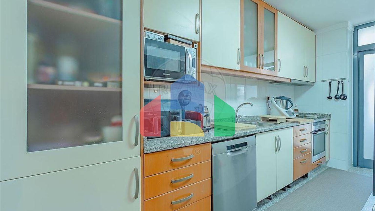 Residential - Condo/Apartment - T4 - Paranhos, Oporto - PT