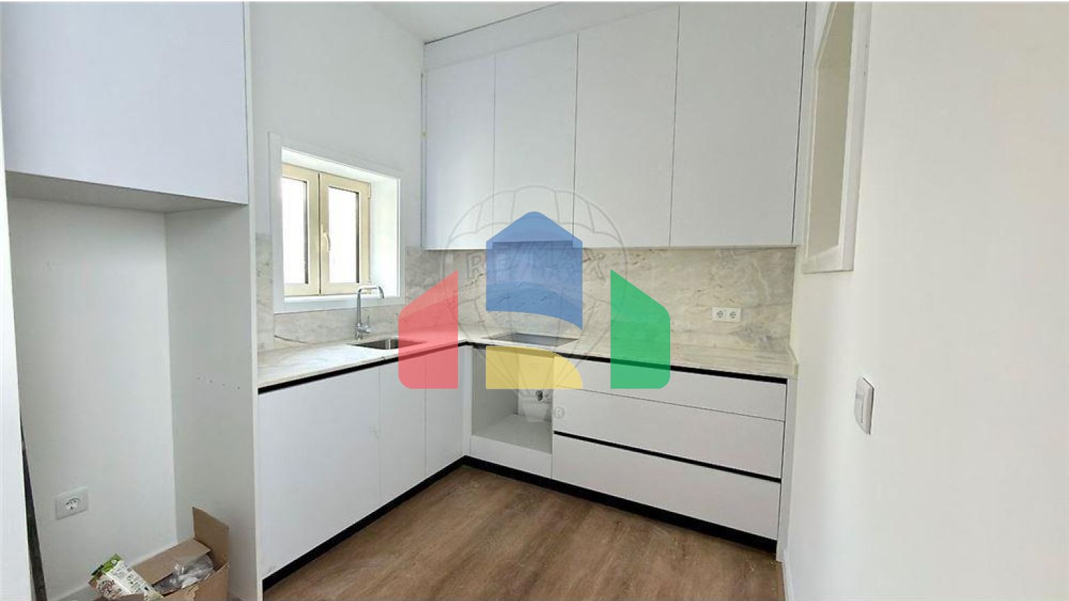 Residential - Single Family Home - T1 - Paranhos, Oporto - PT