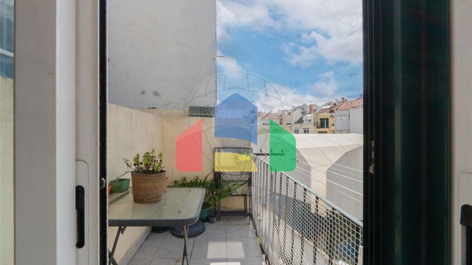 Residential - Condo/Apartment - T4 - Campolide, Lisbon - PT