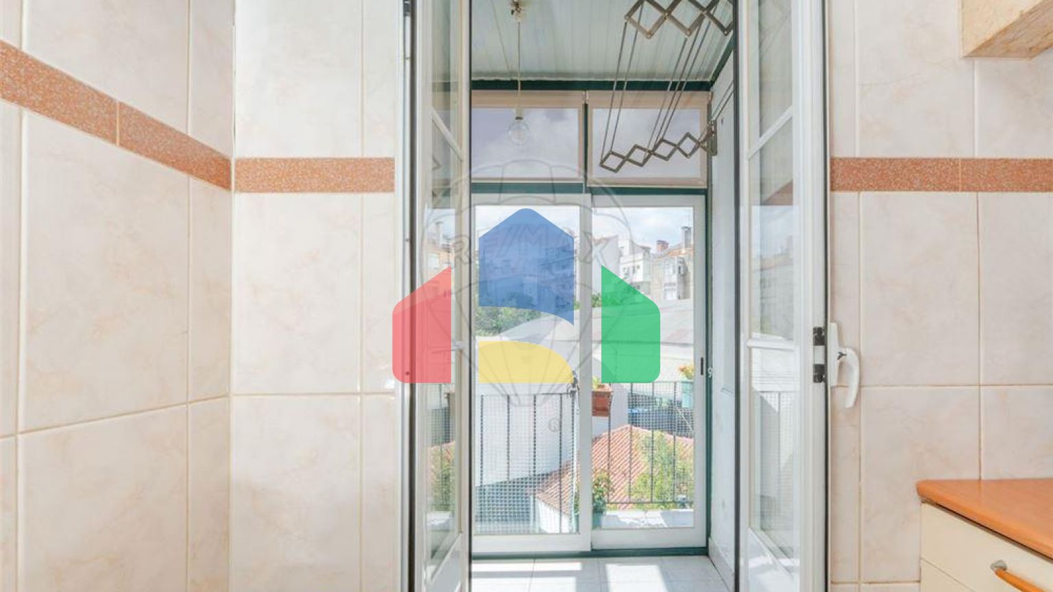 Residential - Condo/Apartment - T4 - Campolide, Lisbon - PT