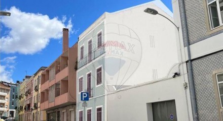 Residential - Condo/Apartment - T2 - Campolide, Lisbon - PT
