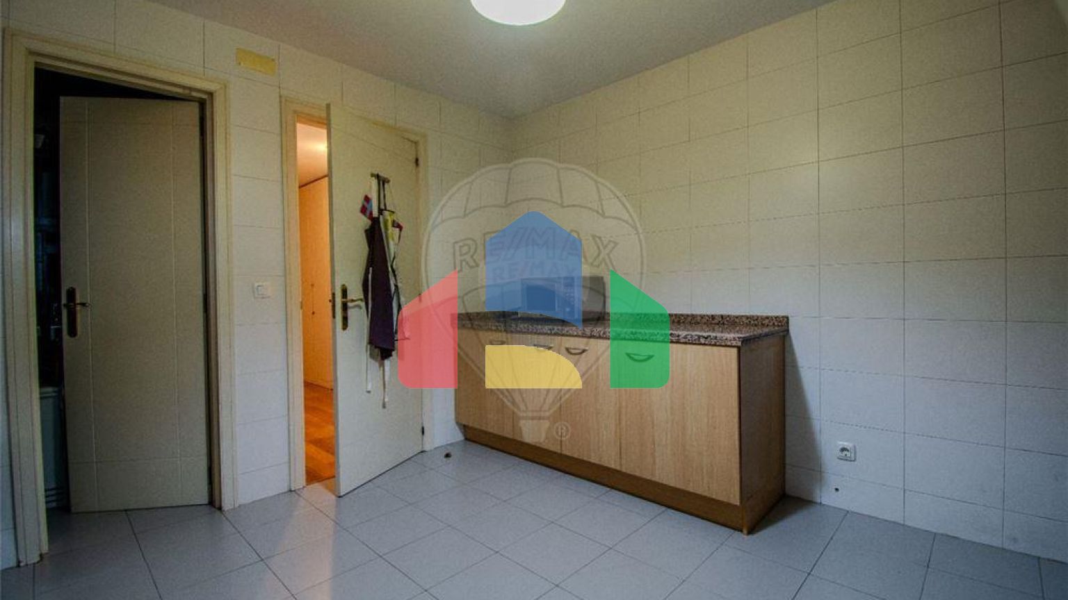 Residential - Condo/Apartment - T3 - Campolide, Lisbon - PT