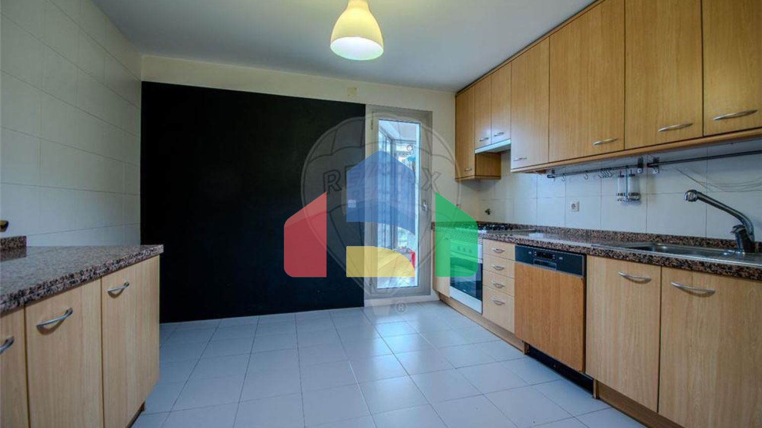 Residential - Condo/Apartment - T3 - Campolide, Lisbon - PT