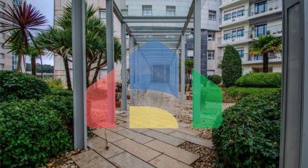 Residential - Condo/Apartment - T3 - Campolide, Lisbon - PT