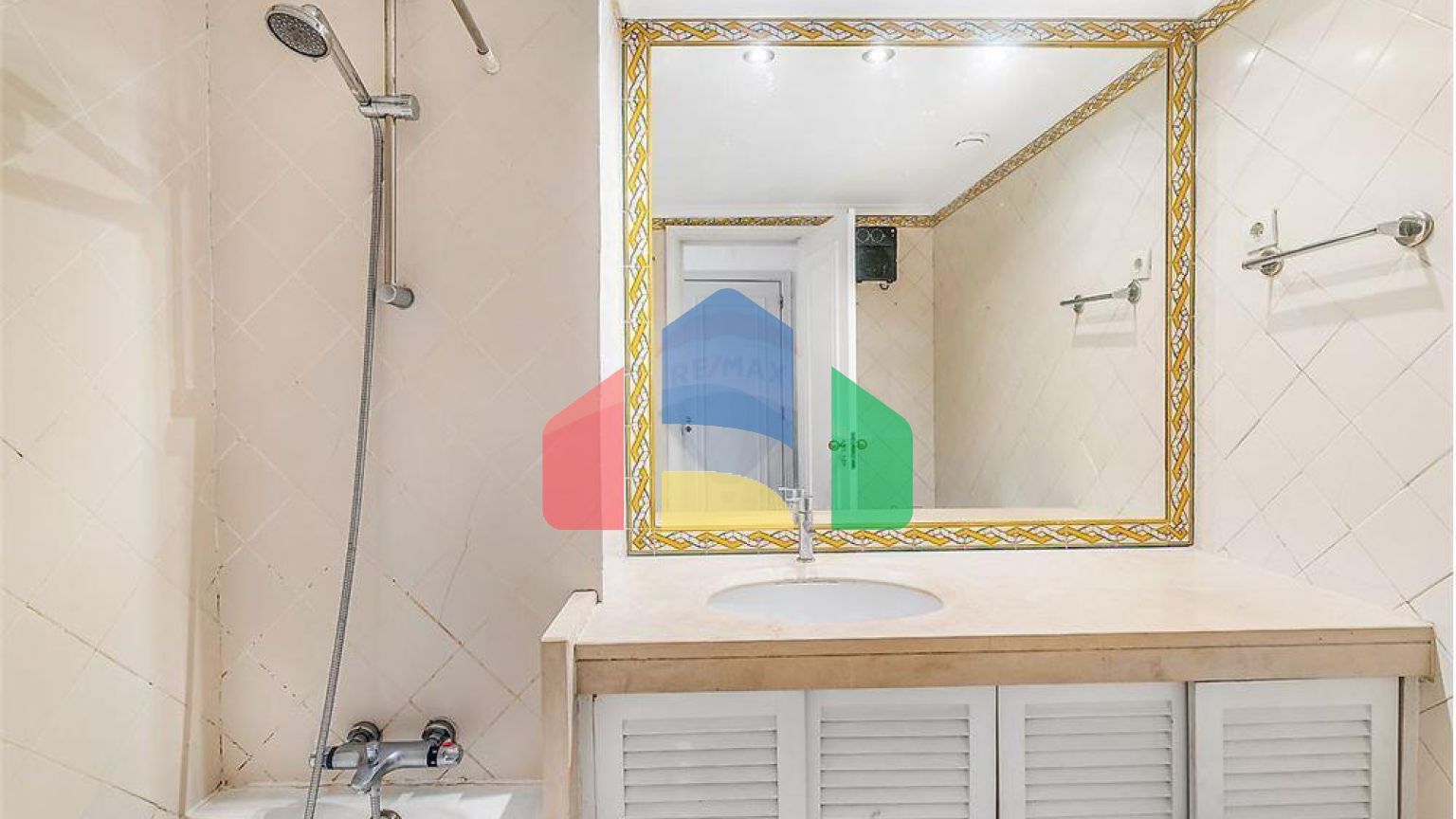 Residential - Condo/Apartment - T1 - Campolide, Lisbon - PT