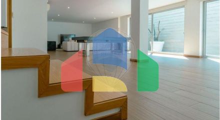 Residential - Single Family Home - T4 - Gulpilhares e Valadares, Vila Nova de Gaia - PT