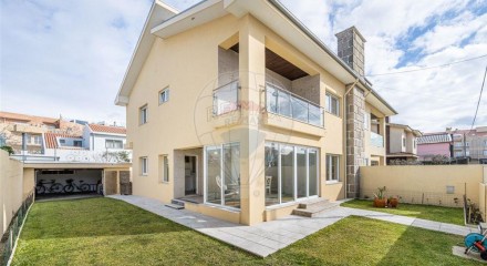Residential - Single Family Home - T5 - Gulpilhares e Valadares, Vila Nova de Gaia - PT
