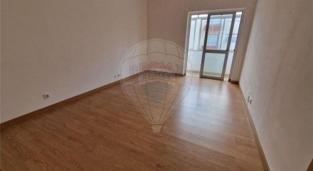 Residential - Condo/Apartment - T2 - Odivelas, Odivelas - PT