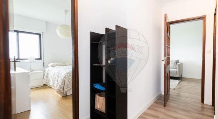 Residential - Condo/Apartment - T3 - Santo António dos Cavaleiros e Frielas, Loures - PT