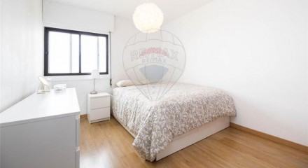 Residential - Condo/Apartment - T3 - Santo António dos Cavaleiros e Frielas, Loures - PT