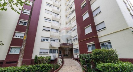 Residential - Condo/Apartment - T3 - Santo António dos Cavaleiros e Frielas, Loures - PT