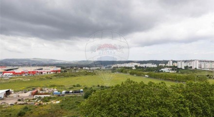 Residential - Condo/Apartment - T3 - Santo António dos Cavaleiros e Frielas, Loures - PT