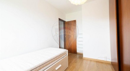 Residential - Condo/Apartment - T3 - Santo António dos Cavaleiros e Frielas, Loures - PT