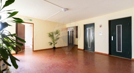 Residential - Condo/Apartment - T3 - Santo António dos Cavaleiros e Frielas, Loures - PT