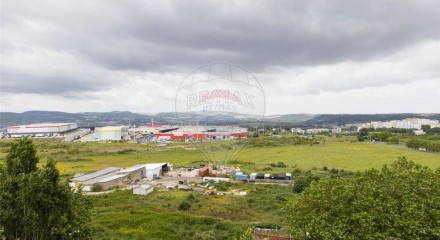 Residential - Condo/Apartment - T3 - Santo António dos Cavaleiros e Frielas, Loures - PT