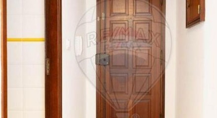 Residential - Condo/Apartment - T3 - Santo António dos Cavaleiros e Frielas, Loures - PT